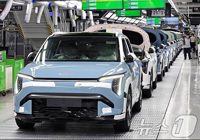 기아 광명공장에서 전기차가 생산되는 모습(자료사진. 기아 제공) 2024.9.27/뉴스1