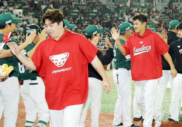 이로운과 노경은. ⓒSSG랜더스