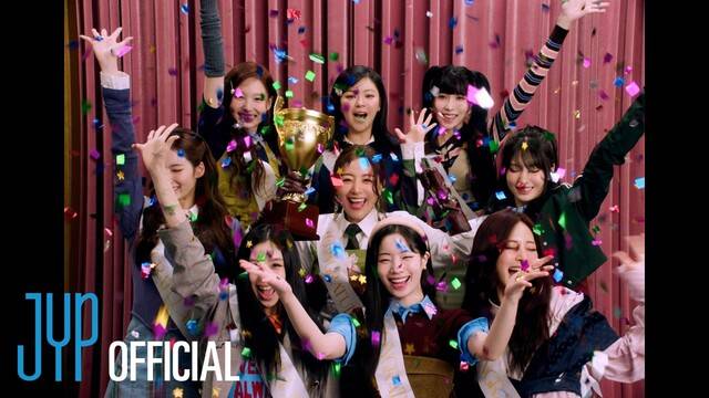 트와이스가 오는 10월 20일 데뷔 10주년을 맞는다. 이들은 그간 멤버 한 명의 탈퇴도 없이 활동을 이어오며 나날이 전성기를 갱신하고 있다. /JYP엔터