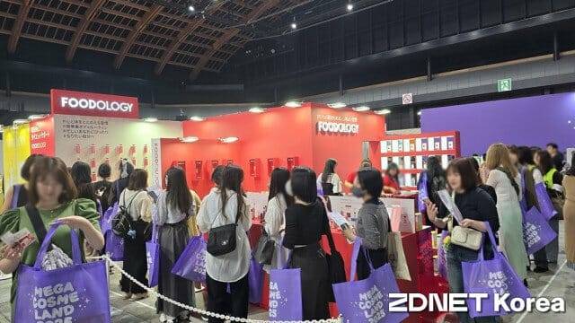지난 4일 도쿄 아리아케 체조경기장에서 열린 큐텐재팬의 ‘메가 코스메 랜드 2025’의 푸드올로지 부스.