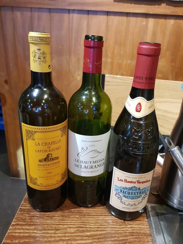 2019년 6월 시음한 레 오트 바키에르 바케라스 그랑드 세르 2013 빈티지(맨 오른쪽). 천호성 기자