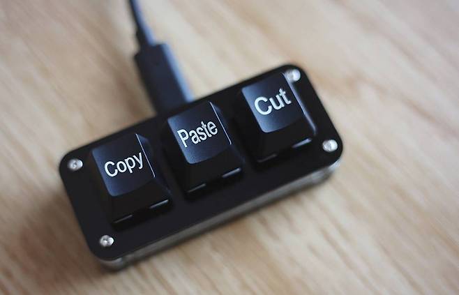 PC나 스마트폰을 사용하다 보면 복사 및 붙여 넣기 기능을 자주 사용한다 / 출처=셔터스톡