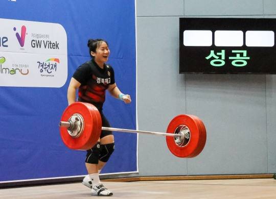 전희수, 역도 여자 76㎏급 한국 학생 신기록. 사진[연합뉴스]
