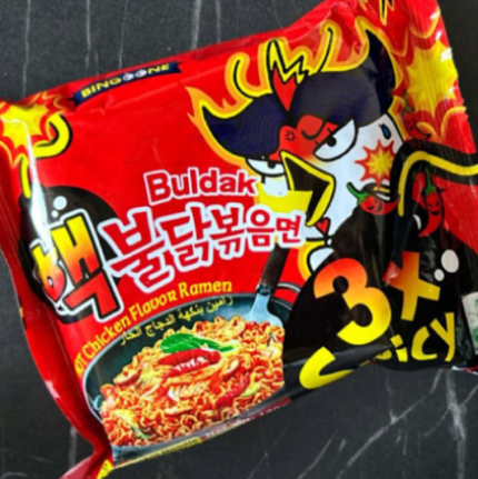 해외에서 불법 유통되고 있는 짝퉁 불닭볶음면.