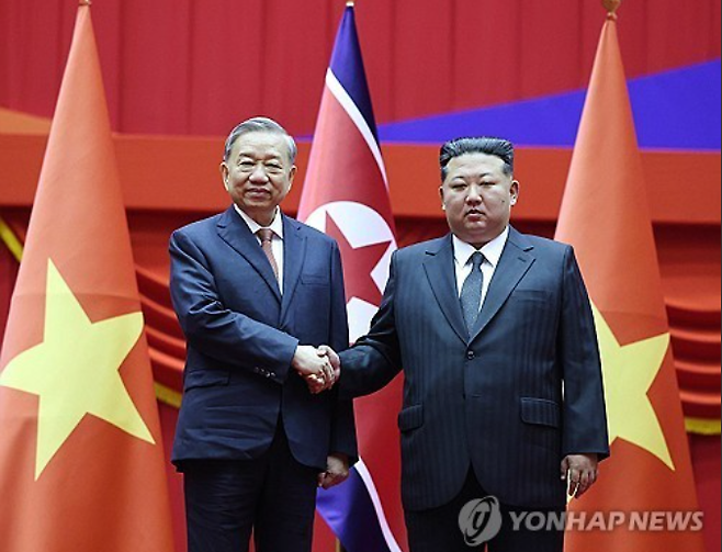 베트남 최고지도자인 또 럼 베트남공산당 서기장과 김정은 북한 국무위원장 [VNA=연합뉴스]