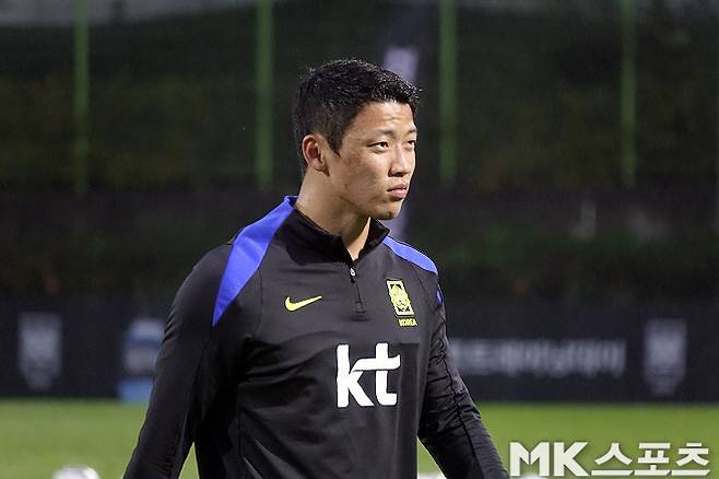 7일 훈련 중 오른쪽 종아리에 통증을 느껴 일찌감치 훈련을 마쳤던 황희찬. 사진=이근승 기자