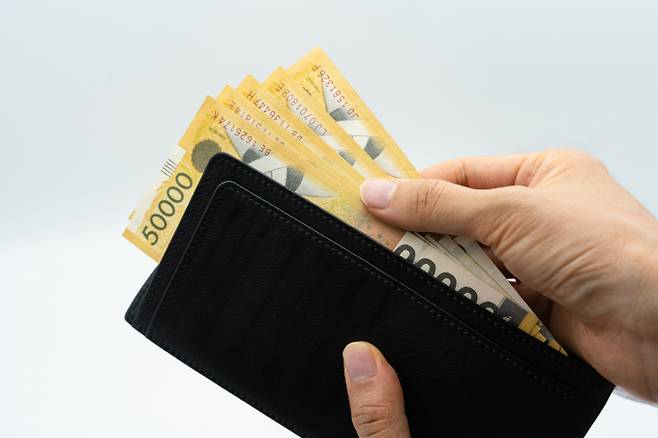 추석 연휴에 받은 여유자금을 운용하는 상품이 주목된다. 사진은 기사 내용과 무관. /사진=클립아트코리아