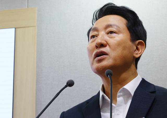 오세훈 서울시장이 2일 오전 서울시청 브리핑룸에서 열린 청년안심주택 임차인보호 및 재구조화 대책 기자설명회에서 모두발언을 하고 있다. 뉴시스