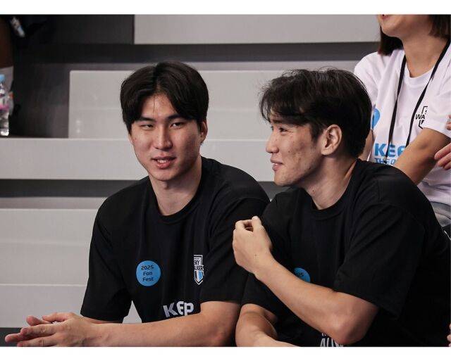 현대캐피탈 신호진(왼쪽)과 바야르사이한./현대캐피탈 SNS