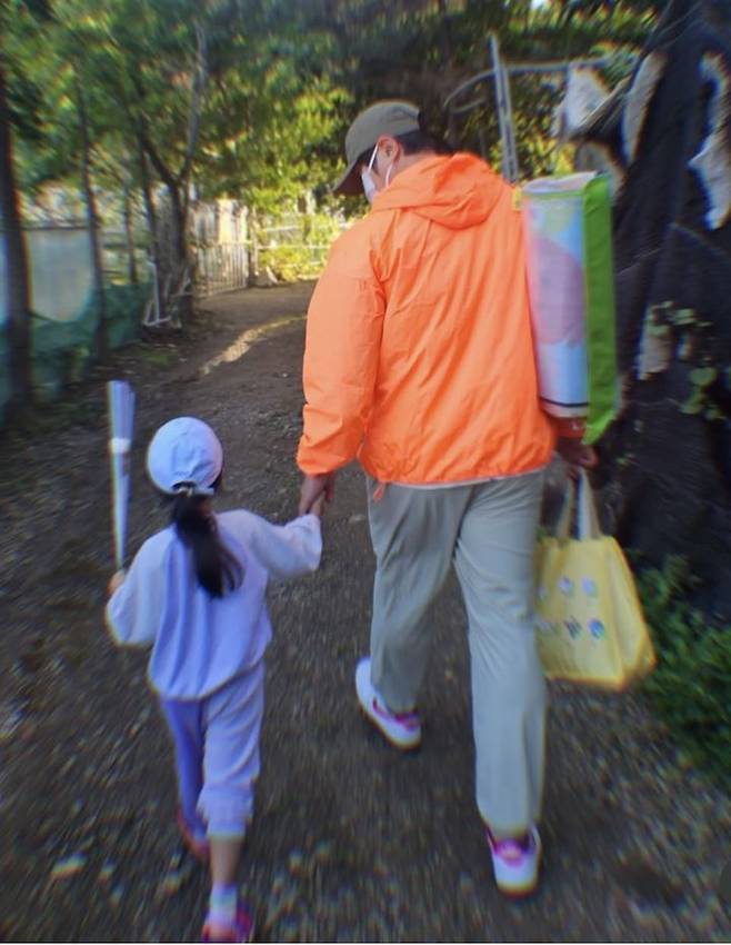 [서울=뉴시스] KCM과 딸. (사진 = 인스타그램 캡처) 2025.10.09. photo@newsis.com *재판매 및 DB 금지