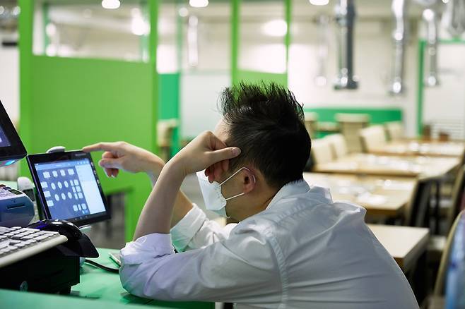 100만곳 넘는 개인사업장이 ‘소득 0원’을 기록했다는 것은 우리 경제의 뿌리인 자영업이 위태롭다는 경고다. 게티이미지