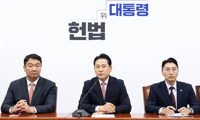 장동혁 국민의힘 대표가 9일 서울 여의도 국회에서 열린 기자간담회에서 모두발언하고 있다. 뉴스1