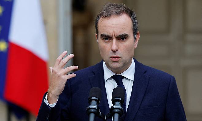 임명 27일 만에 사임한 세바스티앙 르코르뉘 프랑스 총리. 로이터연합뉴스