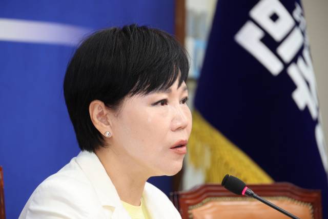 전현희 더불어민주당 수석최고위원이 9일 서울 여의도 국회에서 기자간담회를 열고 발언하고 있다. 연합뉴스