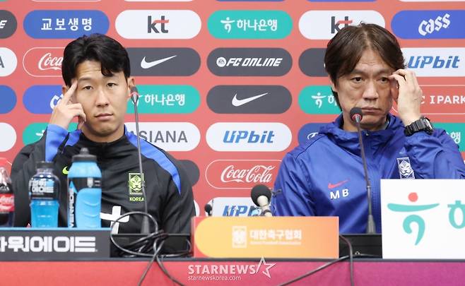 한국 축구대표팀이 9일 브라질과 A매치를 앞두고 서울월드컵경기장에서 최종 훈련에 임했다.  홍명보 감독과 손흥민이 훈련 전 기자회견에서  기자들의 질문에 답하고 있다.  홍명보 감독이 이끄는 대표팀은 10일 브라질과 친선경기에 이어 14일에는 파라과이와도 대결하며 2026 북중미 월드컵 실전 점검에 나선다. /사진=김진경 대기자