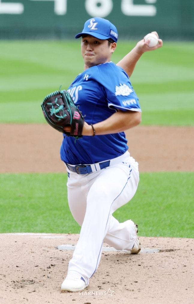 최원태가 전력 투구를 하고 있다. /사진=강영조 선임기자