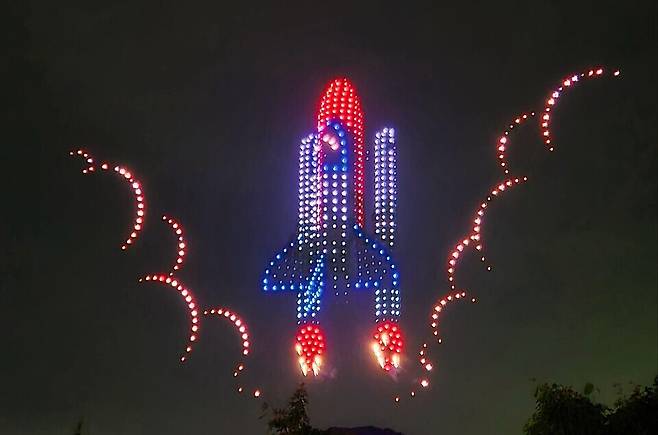 ▲ 7000대 드론이 한탄강 하늘을 화려하게 수놓으며 관람객들의 탄성을 자아냈다.