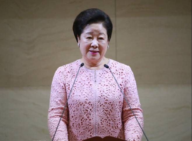 세계평화통일가정연합 부산교구본부에서 열린 부산교구 부산가정교회 헌당식에서 한학자 총재가 말을 전하고 있다.  (사진=세계평화통일가정연합 제공)