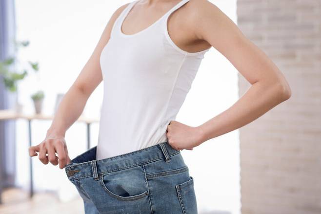 체중을 줄이려면 섭취 칼로리를 조절하는 식이 요법을 80%, 운동을 20% 비율로 해야 효과적이다. 사진=클립아트코리아