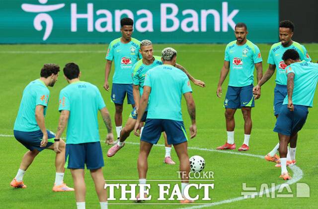 9일 낮 브라질 축구 대표팀이 서울월드컵경기장에서 10일 경기를 앞두고 훈련하고 있다. /뉴시스