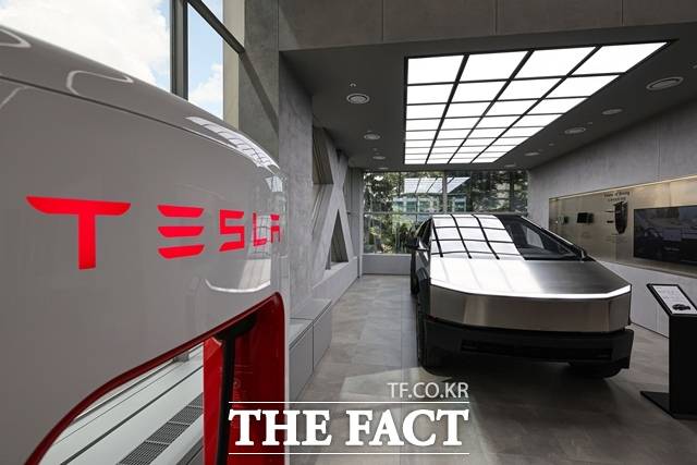 한국수입자동차협회(KAIDA)는 9월 수입 승용차 신규 등록 대수가 3만2834대로 집계됐다고 10일 밝혔다. 테슬라 사이버트럭. /뉴시스