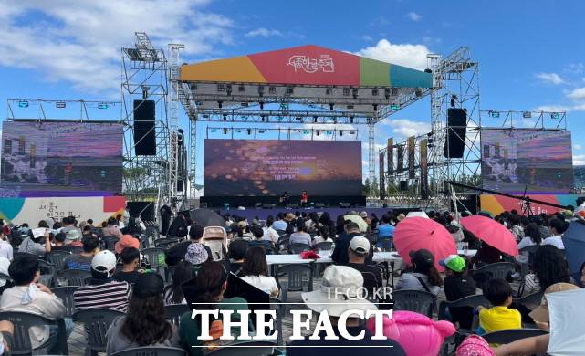 9일 열린 세종한글축제에서 한글노래경연대회가 펼쳐지고 있다. /세종시
