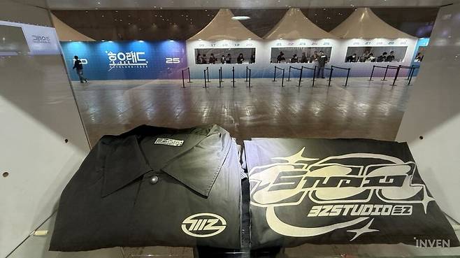 ▲ PD가 인터뷰와 특별 방송 때 입고 나왔던 셔츠 같은데, 이것도 굿즈로 나올 줄은