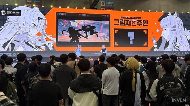 ▲ 마침 메인 무대에서는 젠레스 존 제로 그림자 퀴즈 이벤트가 진행 중이다. 정답은 바로 아래에 공개