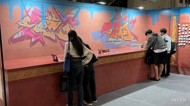 ▲ 이곳저곳 다 돌았다면 포스트잇은 남기고 가는 것이 인지상정