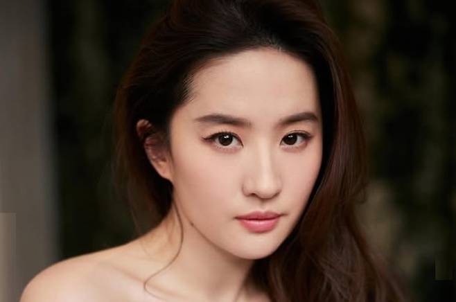 중국 여배우 류이페이의 어릴적 영상이 소셜미디어에서 화제가 됐다. [사진출처 = 류이페이 인스타그램 캡처]