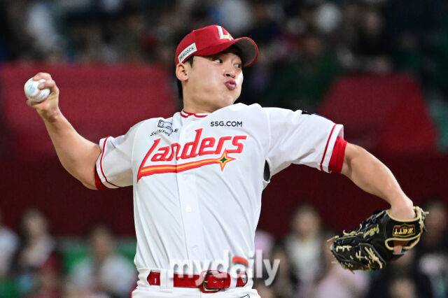 2025년 5월 13일 오후 인천 SSG랜더스필드에 진행된 '2025 신한 SOL뱅크 KBO 리그' NC 다이노스와 SSG 랜더스의 경기.SSG 조병현이 9회초 구원등판해 역투하고 있다./마이데일리