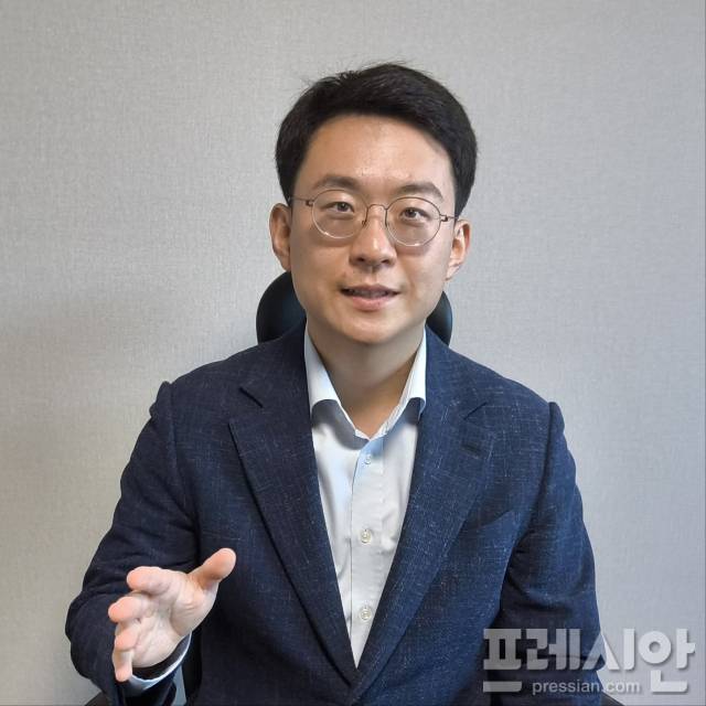 ▲ 박지원 더불어민주당 최고위원 10일 <프레시안>과의 인터뷰에서 질문에 답하고 있다. ⓒ프레시안