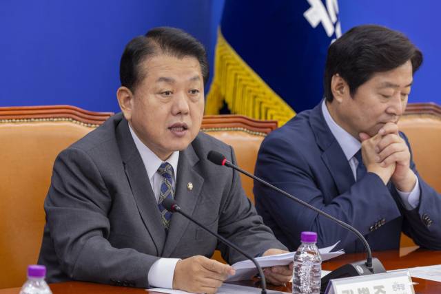 ▲10일 국회에서 열린 더불어민주당 방위산업특별위원회 출범식에서 김병주 위원장이 인사말을 하고 있다. ⓒ연합뉴스