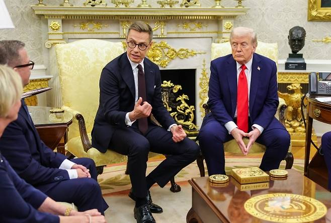 지난 9일(현지시간) 미국 백악관에서 핀란드 스투브 대통령과 정상회담 중인 트럼프 대통령. UPI 연합뉴스