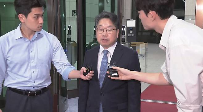 노만석 검찰총장 직무대행이 9월26일 서울 서초구 대검찰청 앞에서 정부조직법 수정안의 국회 본회의 통과 관련 입장을 밝히고 있다. ⓒ연합뉴스