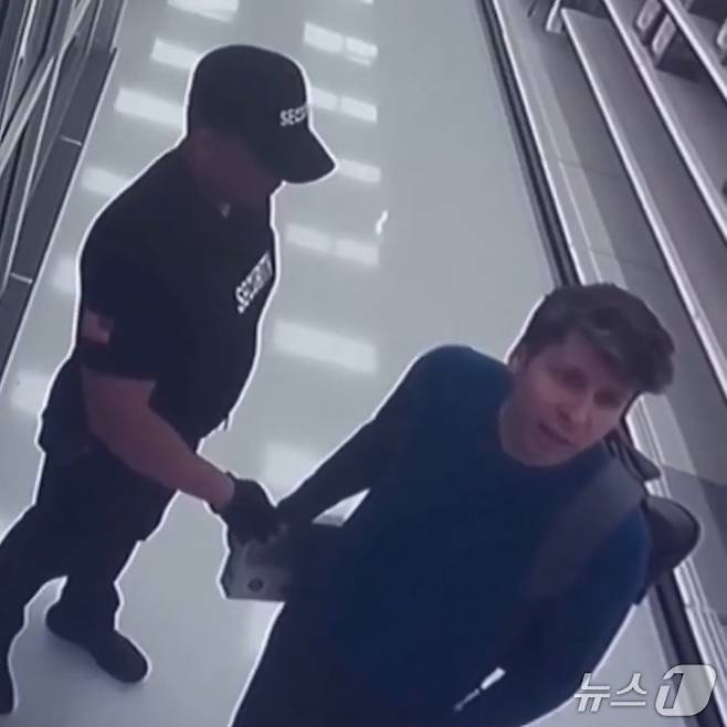 소라2 연구·개발에 관여한 개브리엘 피터슨 X(옛 트위터) 갈무리. 샘 올트먼 오픈AI CEO가 미국 할인 매장(타깃)에서 GPU를 훔치다가 보안 요원에게 잡히는 모습을 소라2 앱으로 생성했다.