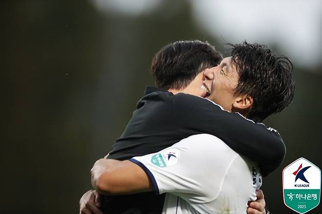 변경준(오른쪽). 사진 | 한국프로축구연맹