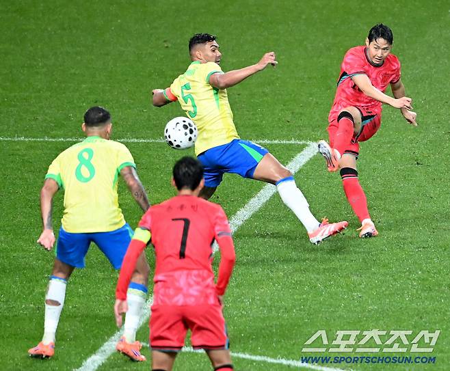 10일 서울월드컵경기장에서 열린 대한민국 축구대표팀과 브라질의 A매치 평가전, 이강인이 돌파를 시도하고 있다. 상암=허상욱 기자wook@sportschosun.com/2025.10.10/