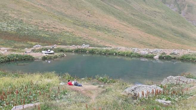 주타 트레킹 초입에 만나게 되는 주타(차우키) 호수.