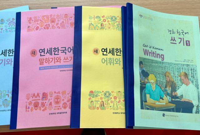 베트남 하노이 국립외국어대 한국어·한국문화학부 학생들이 사용하는 한국어 교재. 하노이=허경주 특파원