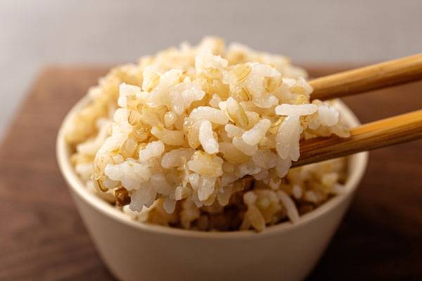 탄수화물 식품을 섭취할 때는 탄수화물 식품에 건강한 지방, 섬유질, 단백질 등을 추가해 먹어야 급격한 혈당 상승을 방지할 수 있다./사진=클립아트코리아