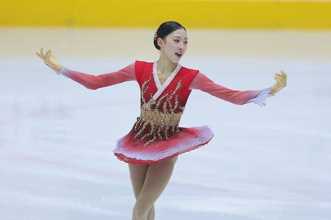 <yonhap photo-4864=""> 김유성 프리스케이팅 (의정부=연합뉴스) 임병식 기자 = 1일 의정부실내빙상장에서 열린 2024 KB금융 전국남녀 피겨스케이팅 회장배 랭킹대회 겸 국가대표 1차 선발전 프리스케이팅에서 김유성(평촌중)이 연기를 펼치고 있다. 2024.12.1 andphotodo@yna.co.kr/2024-12-01 19:06:02/ <저작권자 ⓒ 1980-2024 ㈜연합뉴스. 무단 전재 재배포 금지, AI 학습 및 활용 금지></yonhap>