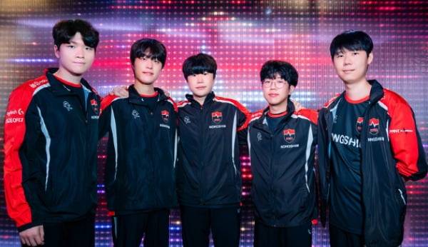 농심 레드포스 선수들의 모습. 왼쪽부터 '킹겐' 황성훈, '기드온' 김민성, '칼릭스' 선현빈, '지우' 정지우, '리헨즈' 손시우 / LCK 제공