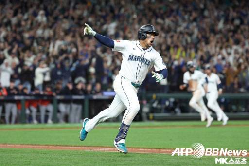 시애틀이 15회 접전 끝에 승리를 거두며 챔피언십시리즈 진출을 확정했다. 사진(美 시애틀)=ⓒAFPBBNews = News1