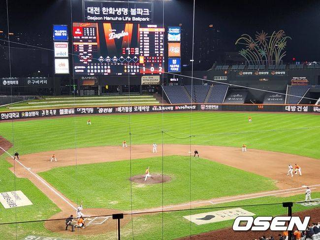 [OSEN=대전, 이상학 기자] 한화가 10일 대전 한화생명볼파크에서 연천 미라클을 상대로 플레이오프 대비 두 번째 연습경기를 가졌다. 한화의 9-0 승리. 2025.10.10 /waw@osen.co.kr