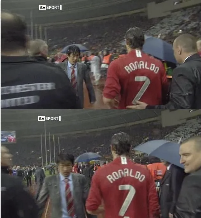 2007-2008 UEFA 챔피언스리그 맨유 우승 확정 후 필드로 내려와 크리스티아누 호날두와 마주친 박지성. itv sport 캡처