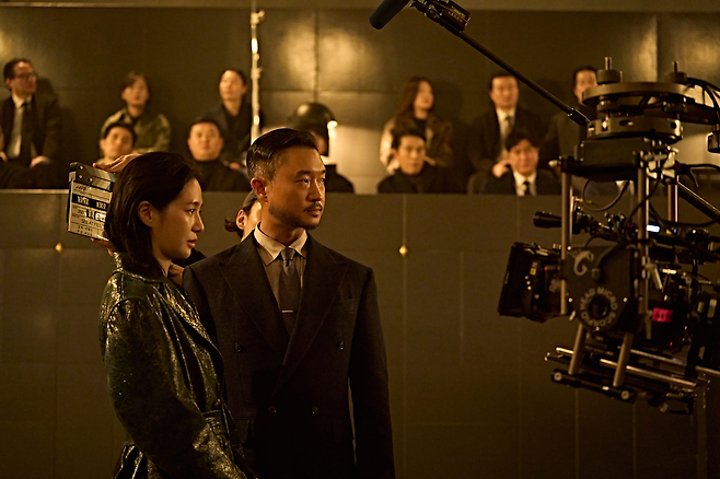 ‘사마귀’ 촬영 현장 속 박규영(왼쪽)과 조우진.