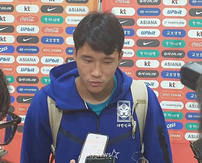 이태석이 지난 10일 서울월드컵경기장에서 열린 브라질과의 10월 A매치 평가전 패배 후 믹스트존에서 인터뷰하고 있다. /사진=박재호 기자