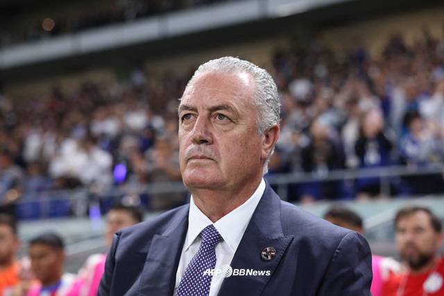 구스타보 알파로 파라과이 감독. /AFPBBNews=뉴스1