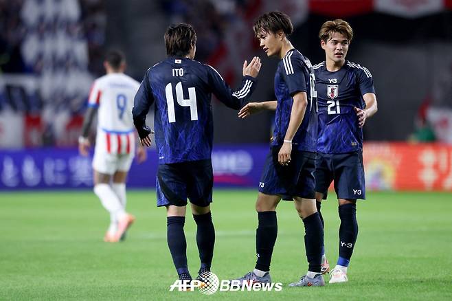 10일 일본 스이타에서 열린 파라과이와의 평가전에서 2-2로 비긴 일본 축구대표팀 선수들. /AFPBBNews=뉴스1